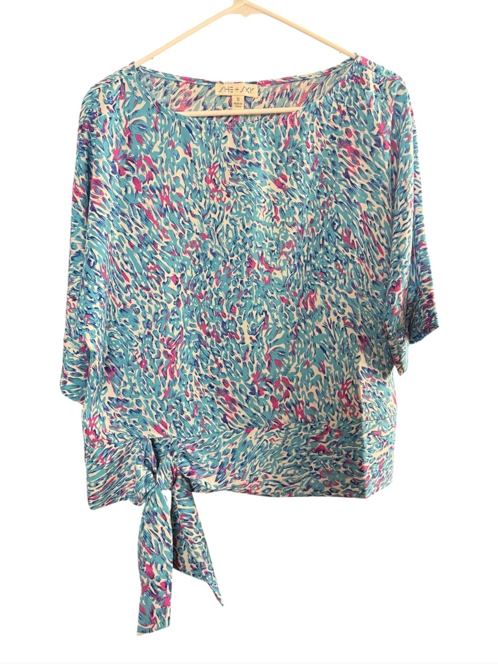 She + Sky Vibrant Abstract Side-Tie Blouse - Size Small
Modern, Playful & Chic
